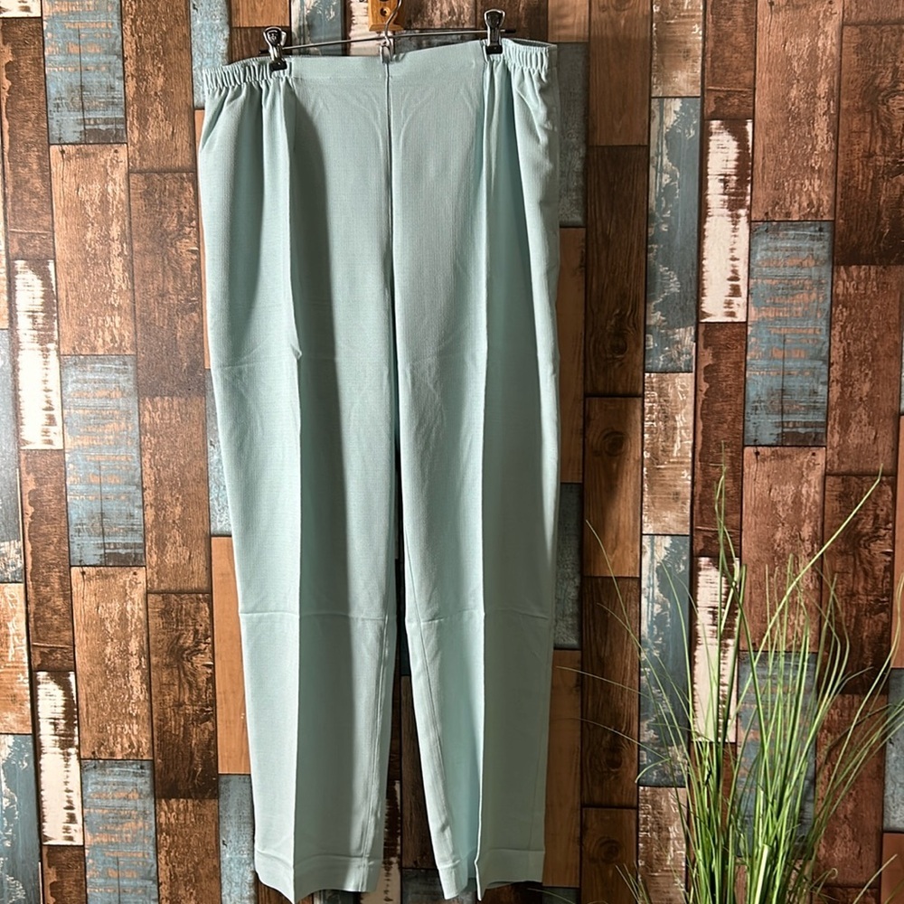 Draper’s & Damons mint slacks with pockets